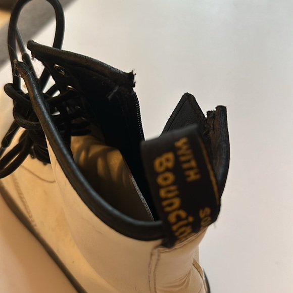 White Dr. Martens Zavala J Size 4 (US M) or Size 5 (US L) Size 36 EU. - Picture 12 of 12